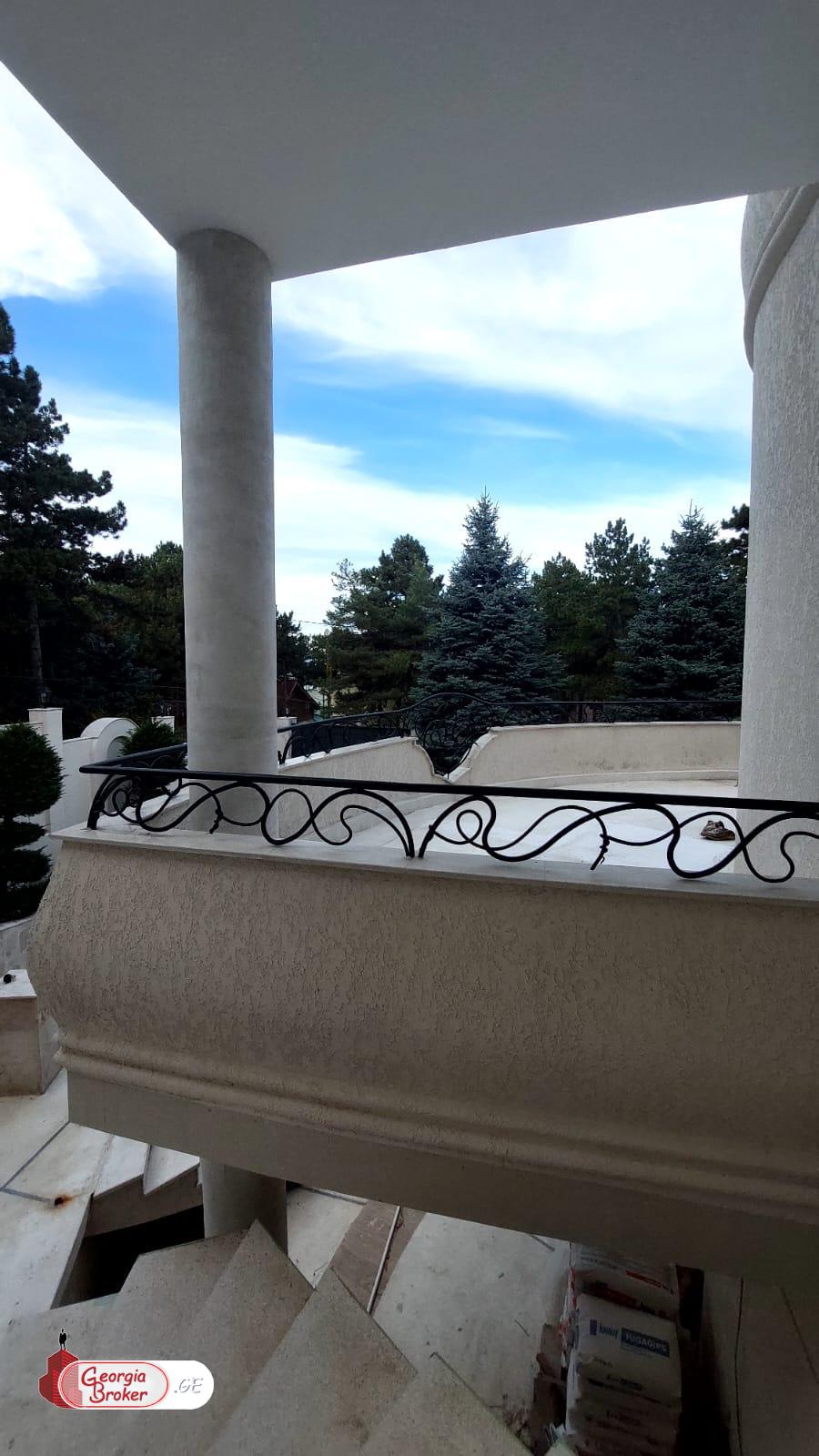 в аренду дом с новым ремонтом 11-комнат